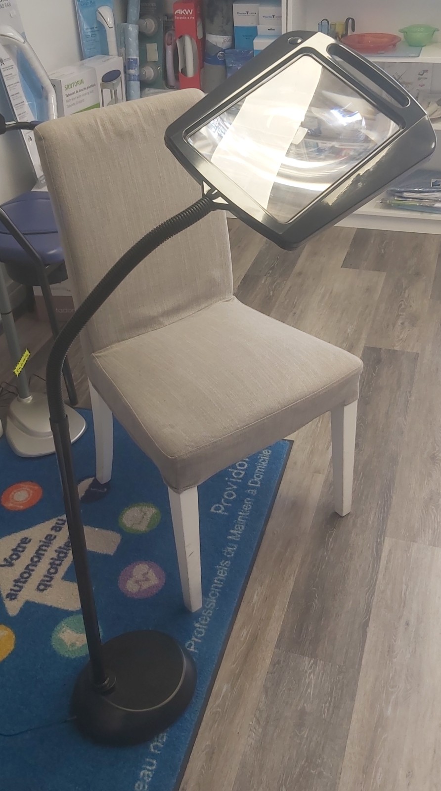 vend à Saint-Romain-de-Colbosc une Lampe loupe sur pied 