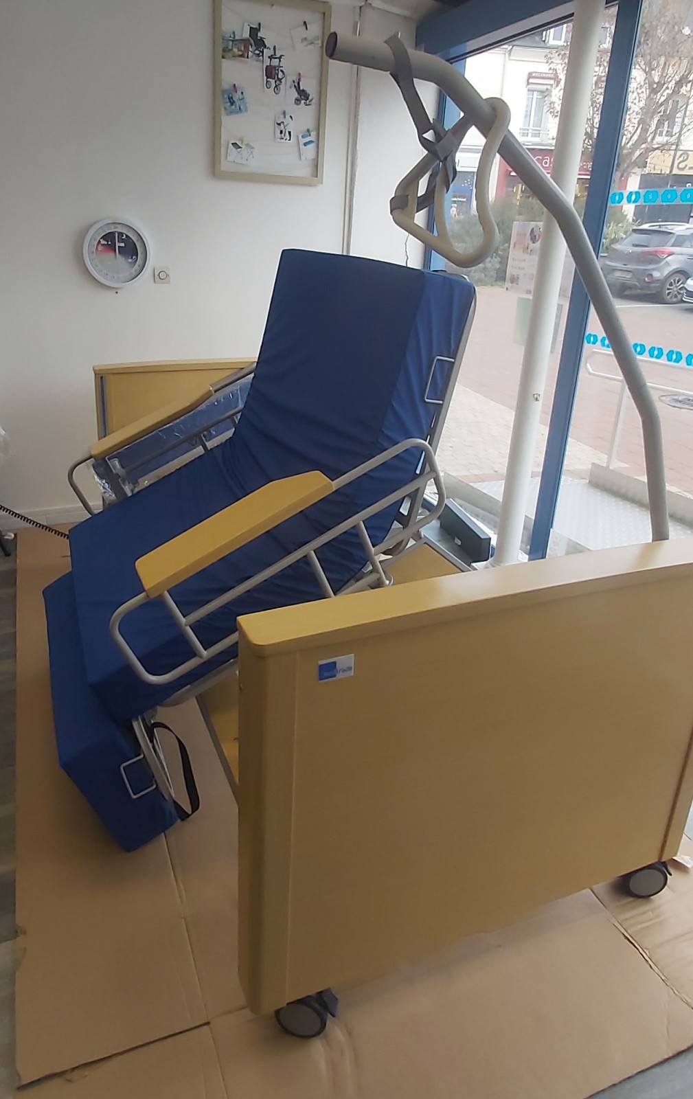 En vente à Medicorto à Saint-Romain-de-Colbosc le lit EASY UP